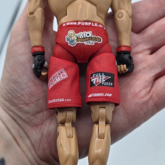 UFC Deluxe Matt Hamil Action Figure - Picture 7 of 9